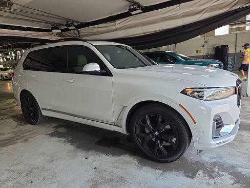 Used 2022 BMW X7 xDrive40i w/ Executive Package AWD/4WD image 3