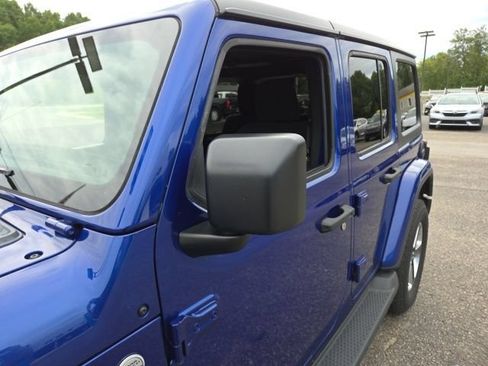 Used 2018 Jeep Wrangler Unlimited Sahara w/ Dual Top Group AWD/4WD image 36
