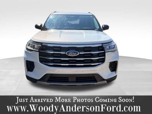 Used 2025 Ford Explorer Active RWD image 3