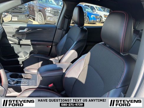 Used 2025 Ford Escape ST-Line image 13