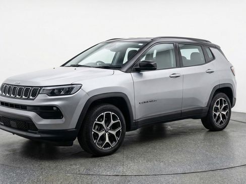 Used 2025 Jeep Compass Limited image 3