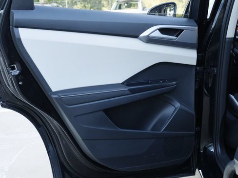 Certified 2025 Volkswagen Taos SEL AWD/4WD image 29