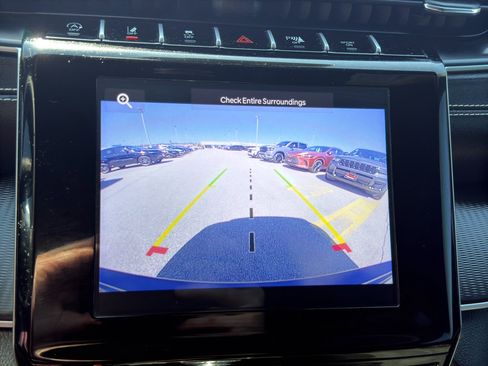 Used 2024 Jeep Grand Cherokee Altitude AWD/4WD image 18