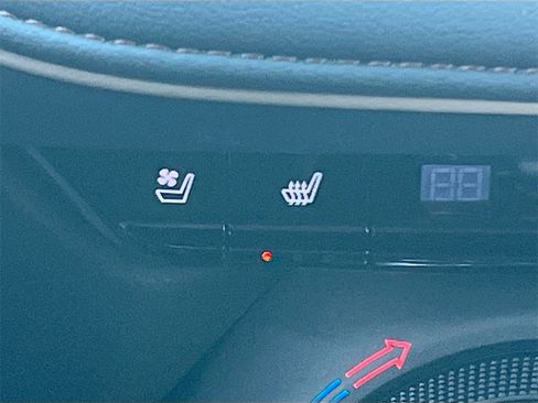 Used 2022 Chevrolet Blazer Premier w/ Enhanced Convenience Package image 21