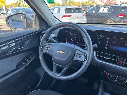 Used 2025 Chevrolet TrailBlazer LT FWD image 28