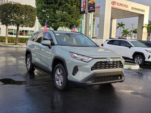 Used 2022 Toyota RAV4 XLE image 2