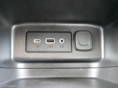 Used 2023 Chevrolet Equinox LS w/ LS Convenience Package image 18