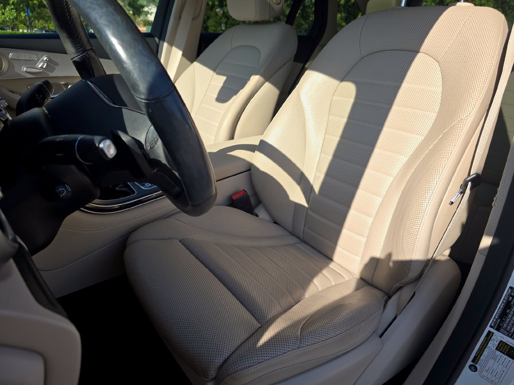 Used 2020 Mercedes-Benz GLC 300 4MATIC image 24