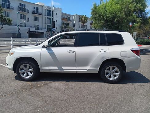 Used 2010 Toyota Highlander 2WD image 5