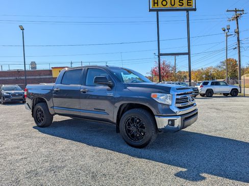 Used 2017 Toyota Tundra SR5 w/ SR5 Upgrade Package image 3