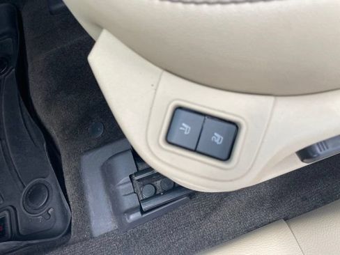 Used 2018 Ford Taurus Limited w/ Driver Assist Package FWD image 21