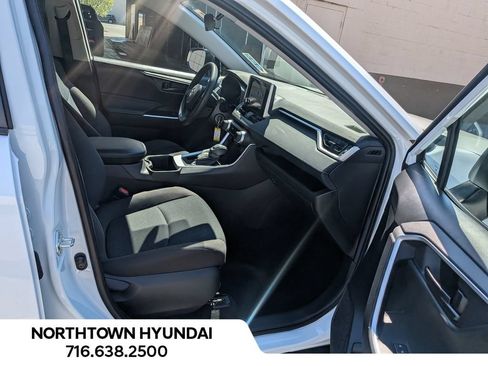 Used 2023 Toyota RAV4 LE AWD/4WD image 28