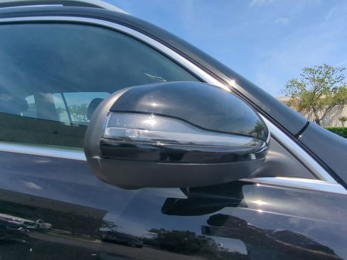 Used 2024 Mercedes-Benz GLB 250 4MATIC image 25