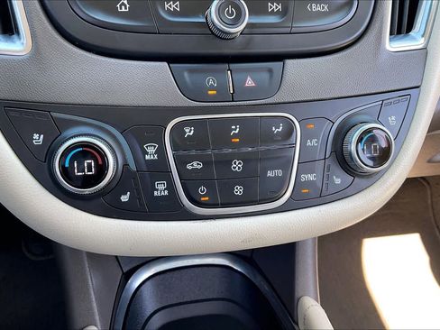Used 2024 Chevrolet Malibu LT FWD image 30