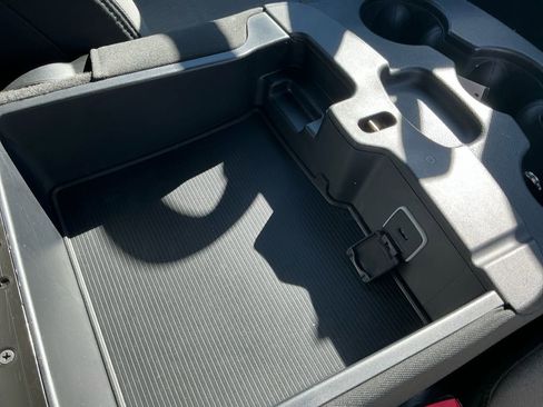 Used 2024 RAM 2500 Big Horn AWD/4WD image 20