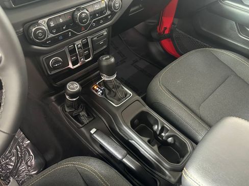 Used 2025 Jeep Wrangler Unlimited Sahara w/ Safety Group AWD/4WD image 39