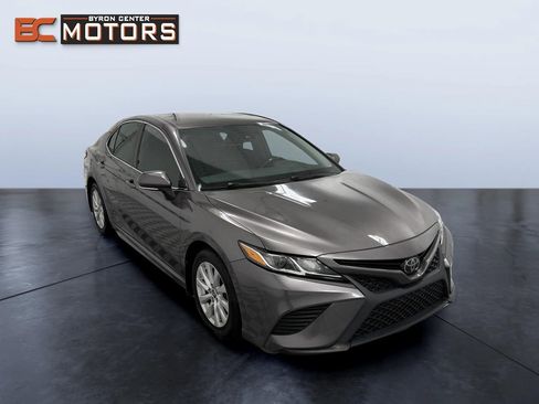 Used 2020 Toyota Camry SE image 7