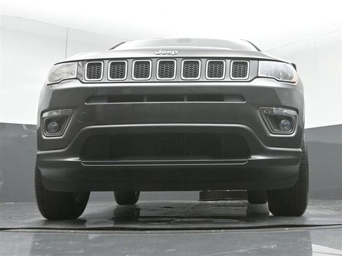 Used 2017 Jeep Compass Latitude w/ Safe & Security Group AWD/4WD image 30