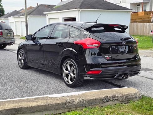 Used 2018 Ford Focus ST FWD image 6