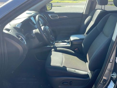 Used 2019 Nissan Pathfinder SV FWD image 43