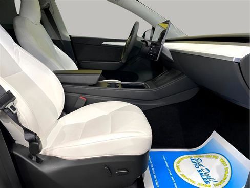 Used 2023 Tesla Model Y Long Range image 17