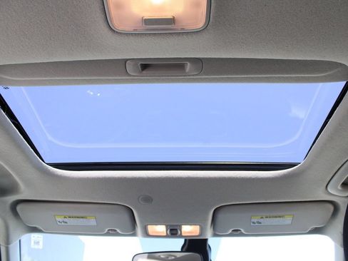 Used 2024 Hyundai Venue SEL FWD image 17