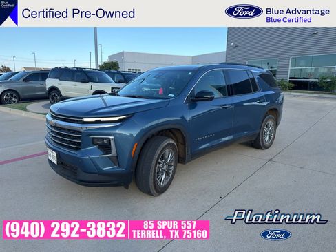 Used 2025 Chevrolet Traverse LT w/ Driver Confidence Package FWD image 2