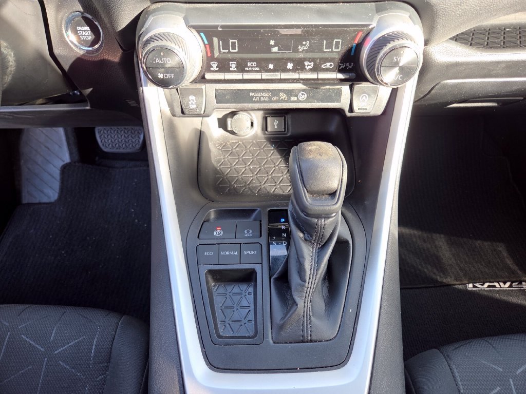 Certified 2021 Toyota RAV4 XLE FWD image 28