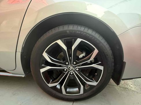 Used 2025 Toyota Sienna Platinum image 27