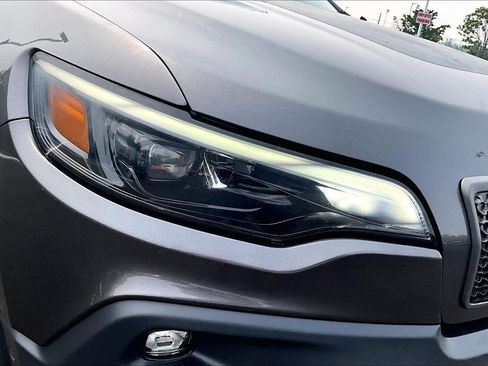 Used 2019 Jeep Cherokee Trailhawk AWD/4WD image 27