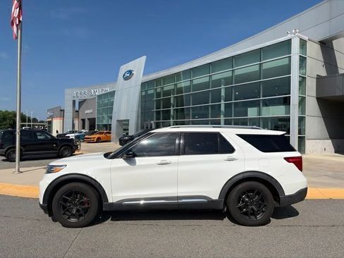 Used 2020 Ford Explorer Limited RWD image 2