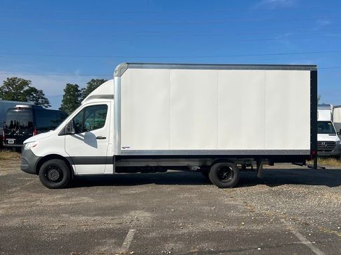 Used 2024 Mercedes-Benz Sprinter 4500 image 7