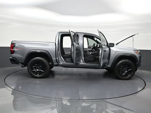 Used 2025 Chevrolet Colorado Trail Boss AWD/4WD image 33