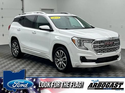 Used 2024 GMC Terrain Denali w/ Denali Premium Package AWD/4WD image 1