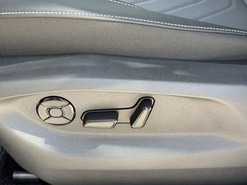 New 2026 Volkswagen Tiguan SE image 15