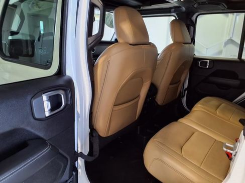 Used 2019 Jeep Wrangler Unlimited Sahara AWD/4WD image 20