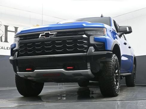 Used 2023 Chevrolet Silverado 1500 ZR2 w/ Technology Package AWD/4WD image 4