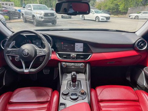 Used 2018 Alfa Romeo Giulia Ti Sport w/ Quick Order Package 22S Sport AWD/4WD image 7