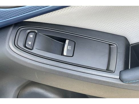 Used 2021 Subaru Crosstrek Hybrid w/ Moonroof Package w/Navigation image 21