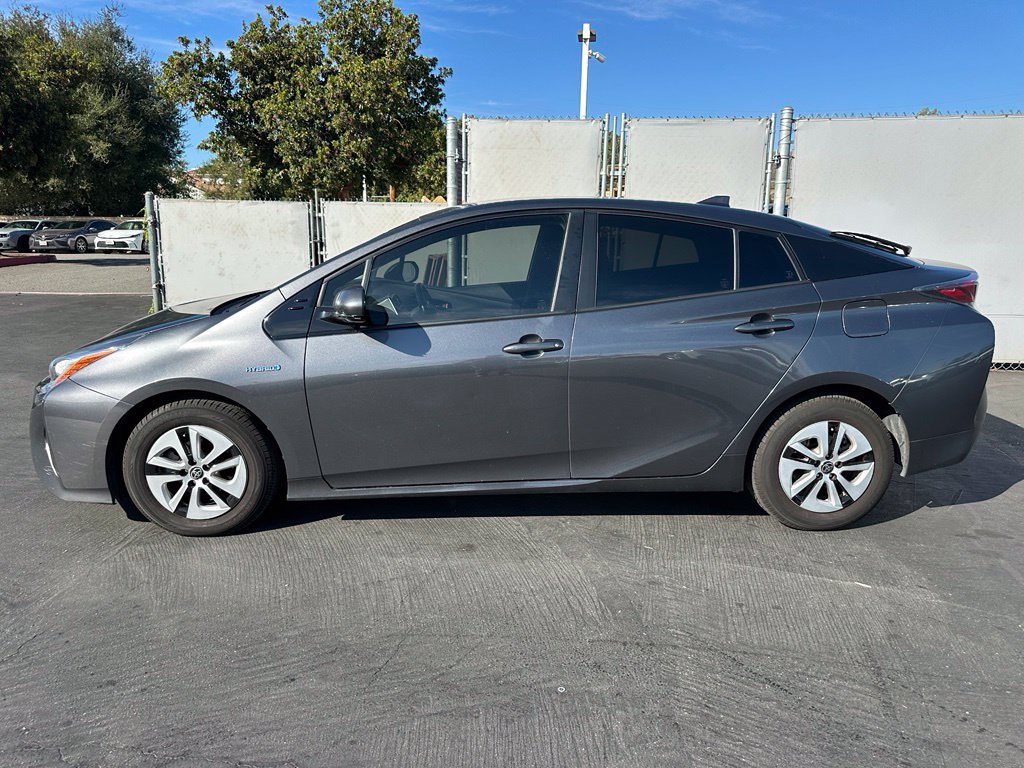 Used 2016 Toyota Prius Four FWD image 2