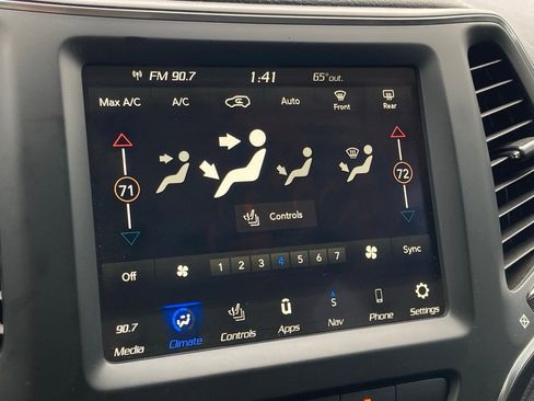 Used 2023 Jeep Cherokee Altitude Lux image 23