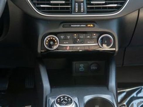 Used 2022 Ford Escape SE w/ Cold Weather Package AWD/4WD image 15