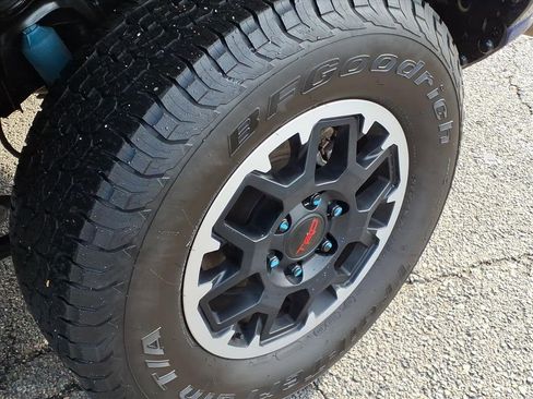 Used 2024 Toyota Tacoma TRD Off-Road image 21