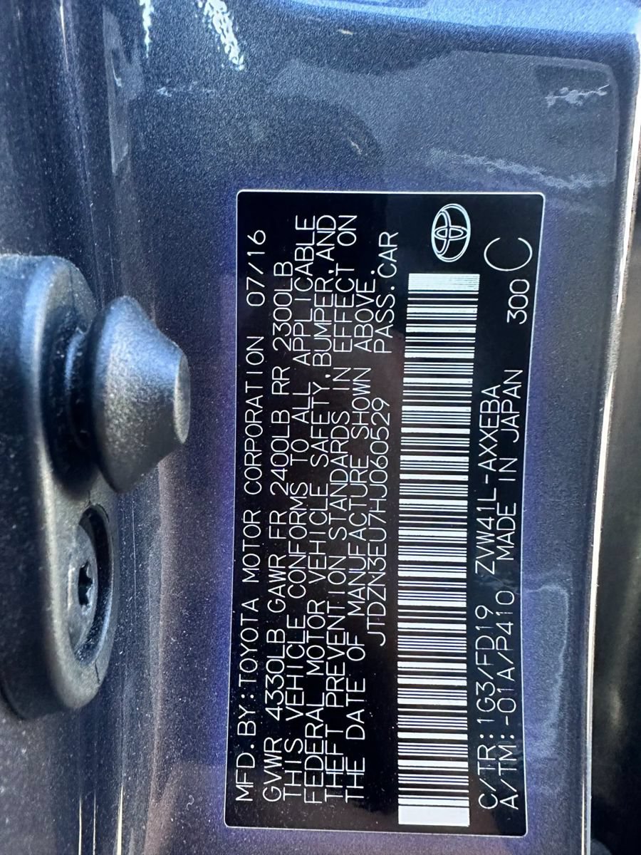 Used 2017 Toyota Prius V Two w/ Carpet Mat Package FWD image 9