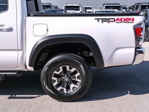 Certified 2022 Toyota Tacoma TRD Off-Road AWD/4WD image 8