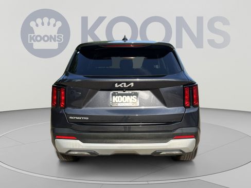 Used 2025 Kia Sorento LX FWD image 5