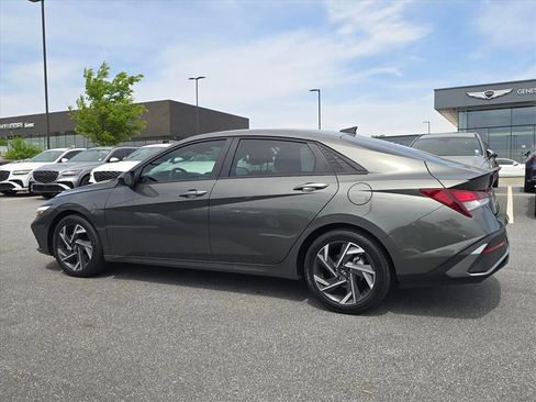 Used 2025 Hyundai Elantra Sport image 5