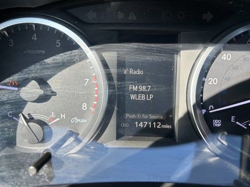 Used 2017 Toyota Highlander AWD V6 image 30