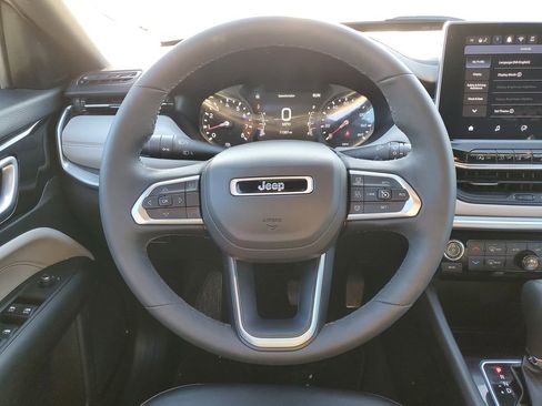 Used 2025 Jeep Compass Limited image 28