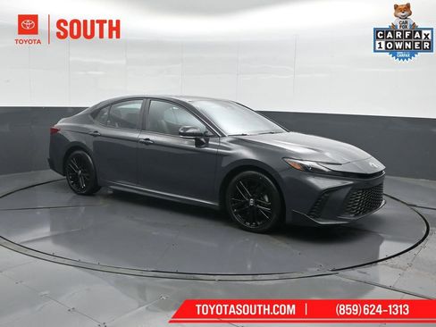 Used 2025 Toyota Camry SE FWD image 4
